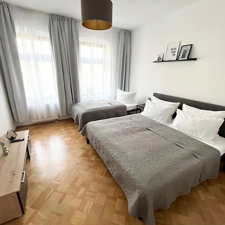 Moderne 3Zimmer Wohnung Mit Netflix Und Balkon لبسيا المظهر الخارجي الصورة