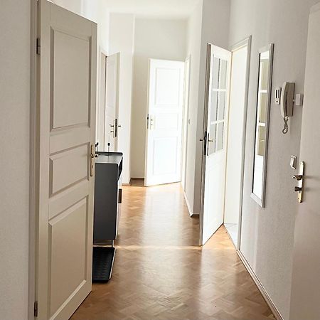 Moderne 3Zimmer Wohnung Mit Netflix Und Balkon لبسيا المظهر الخارجي الصورة