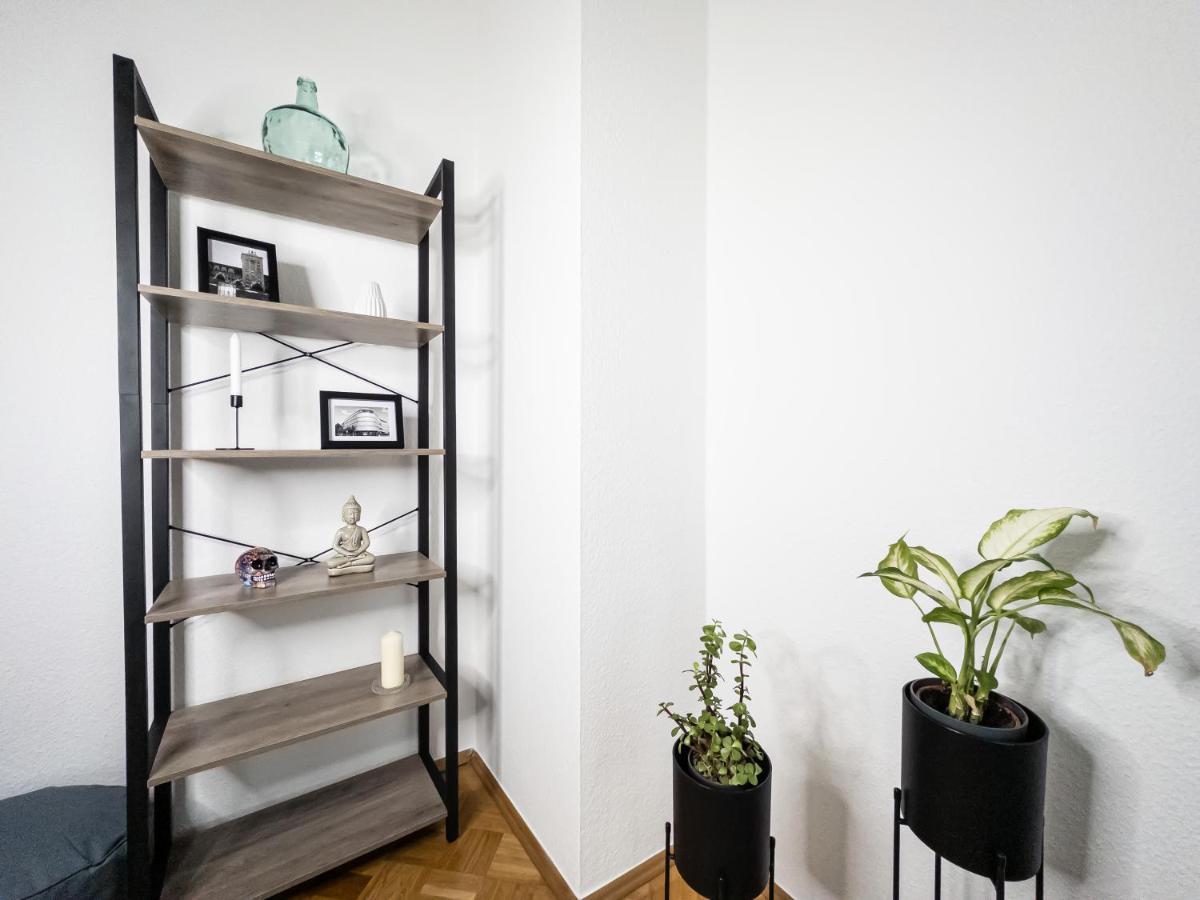 Moderne 3Zimmer Wohnung Mit Netflix Und Balkon لبسيا المظهر الخارجي الصورة