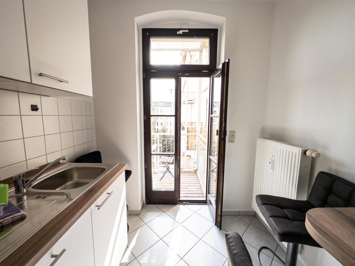 Moderne 3Zimmer Wohnung Mit Netflix Und Balkon لبسيا المظهر الخارجي الصورة