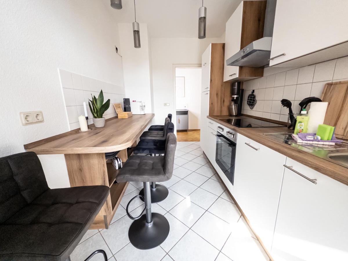 Moderne 3Zimmer Wohnung Mit Netflix Und Balkon لبسيا المظهر الخارجي الصورة