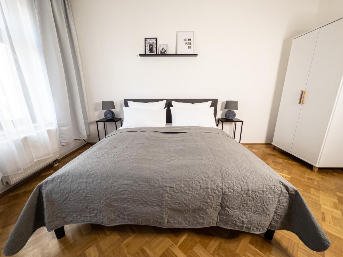 Moderne 3Zimmer Wohnung Mit Netflix Und Balkon لبسيا المظهر الخارجي الصورة