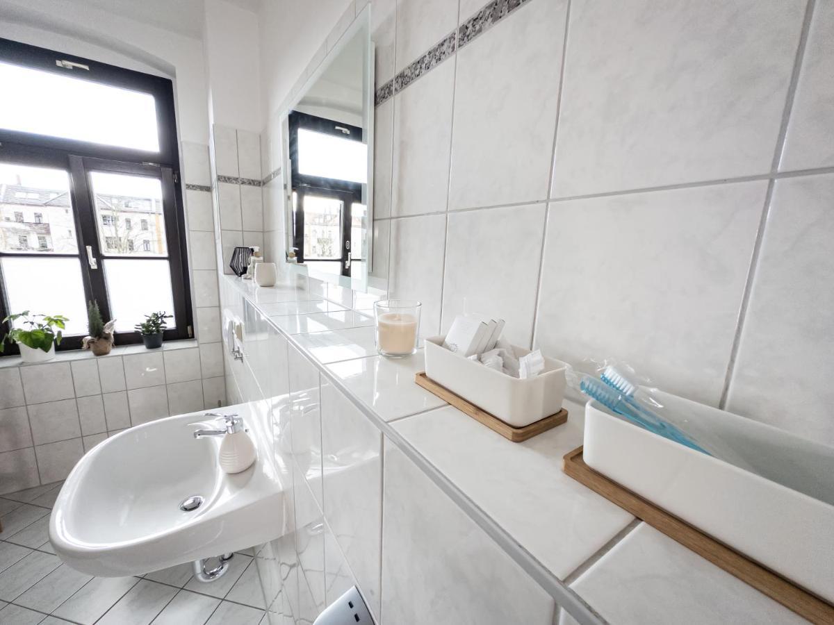 Moderne 3Zimmer Wohnung Mit Netflix Und Balkon لبسيا المظهر الخارجي الصورة