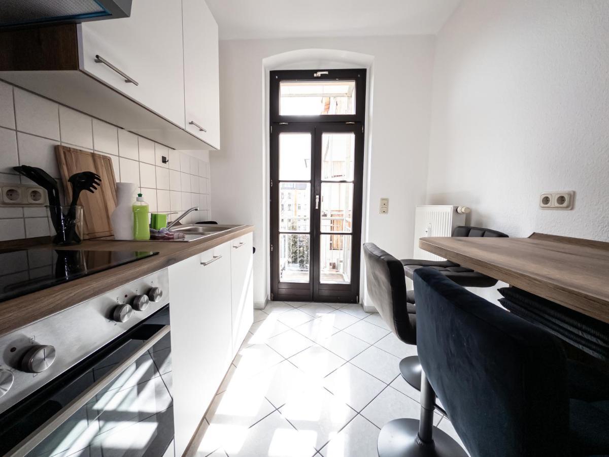 Moderne 3Zimmer Wohnung Mit Netflix Und Balkon لبسيا المظهر الخارجي الصورة