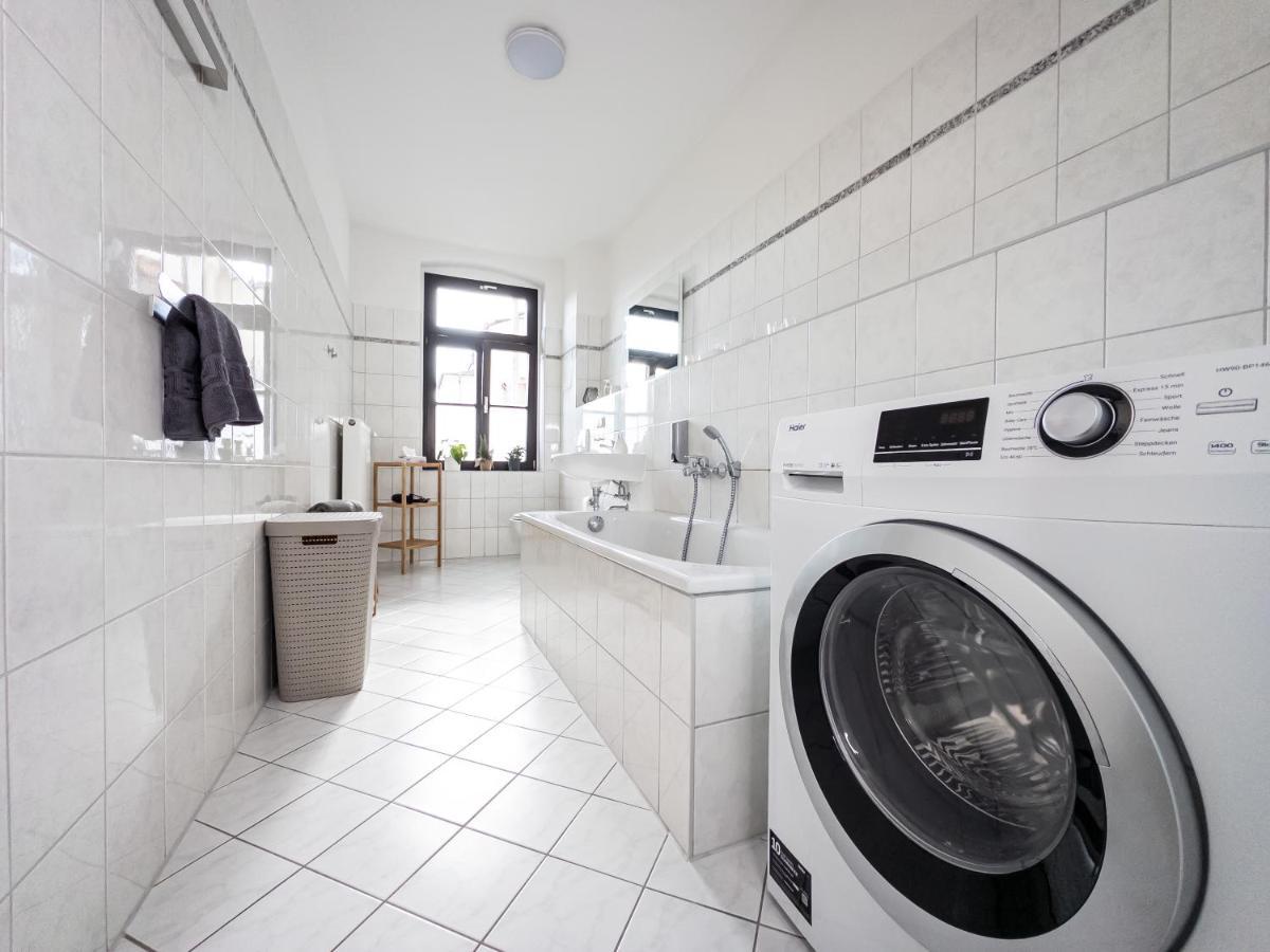 Moderne 3Zimmer Wohnung Mit Netflix Und Balkon لبسيا المظهر الخارجي الصورة