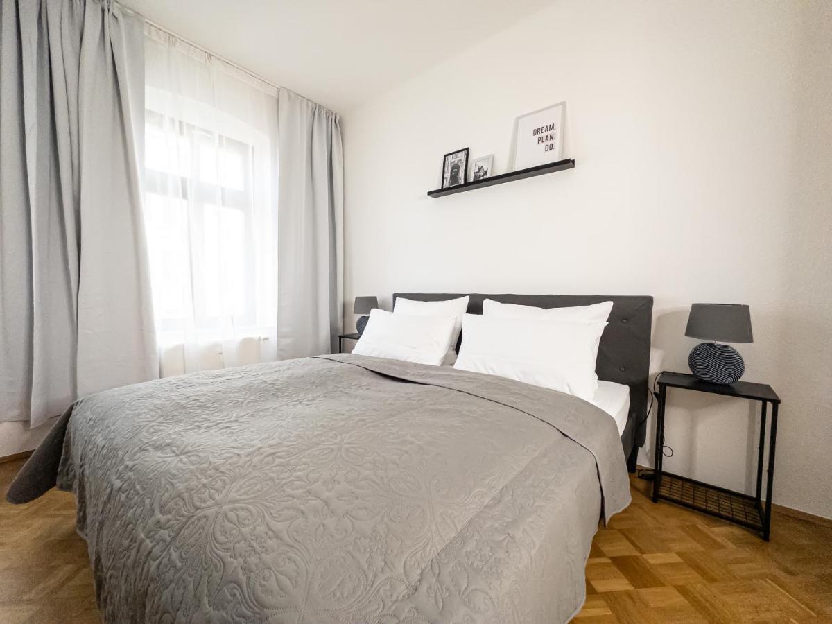 Moderne 3Zimmer Wohnung Mit Netflix Und Balkon لبسيا المظهر الخارجي الصورة