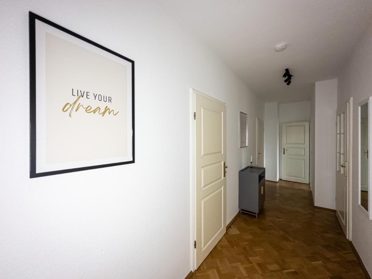 Moderne 3Zimmer Wohnung Mit Netflix Und Balkon لبسيا المظهر الخارجي الصورة