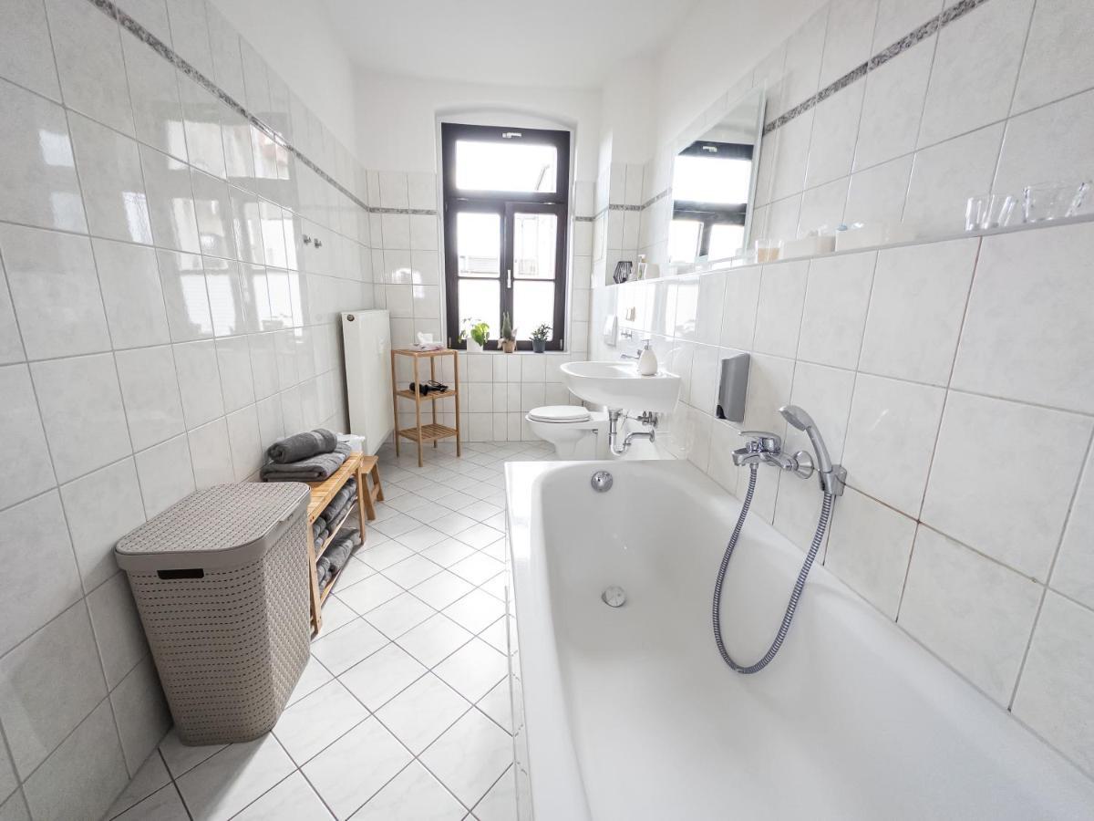 Moderne 3Zimmer Wohnung Mit Netflix Und Balkon لبسيا المظهر الخارجي الصورة