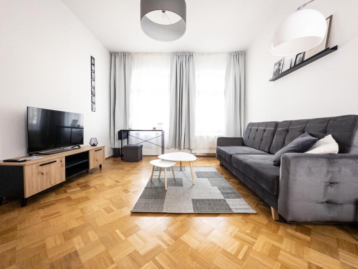 Moderne 3Zimmer Wohnung Mit Netflix Und Balkon لبسيا المظهر الخارجي الصورة